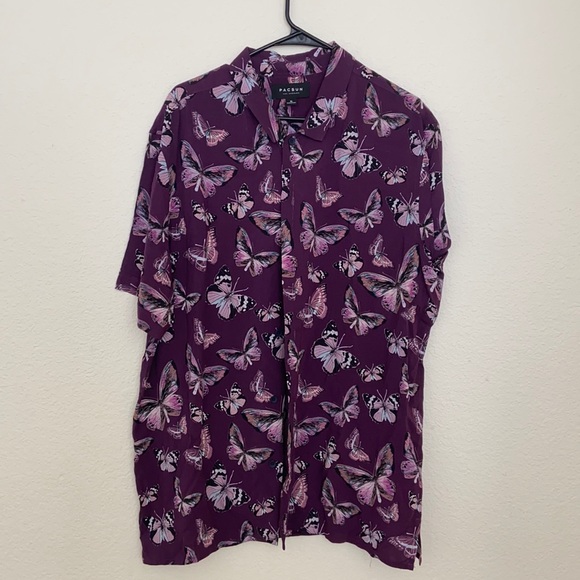 PacSun LA Short Sleeve Butterfly Print Button Up - Picture 1 of 5